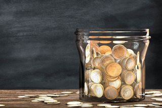 Foto: Glas mit Münzen